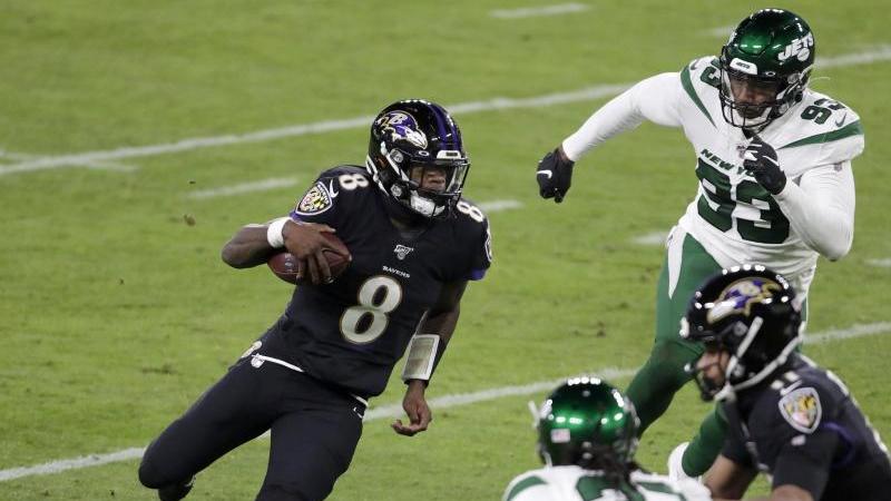 Quarterback Lamar Jackson (l.) überzeugte beim Heimerfolg gegen die New York Jets Quarterback Lamar Jackson (l.) überzeugte beim Heimerfolg gegen die New York Jets