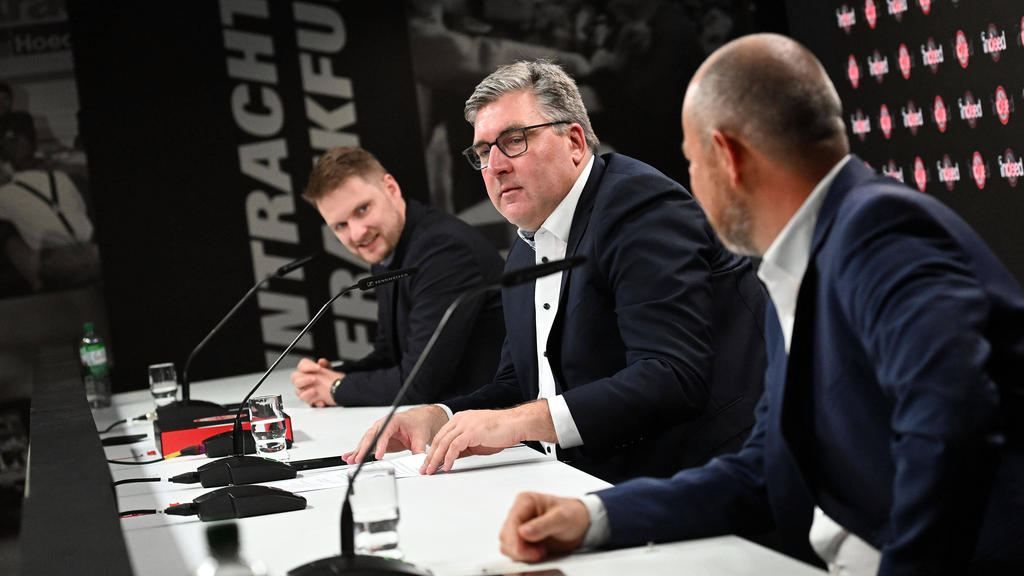Könnte Teil einer Doppelspitze als Interimslösung bei der DFL sein: Axel Hellmann (M.) Könnte Teil einer Doppelspitze als Interimslösung bei der DFL sein: Axel Hellmann (M.)