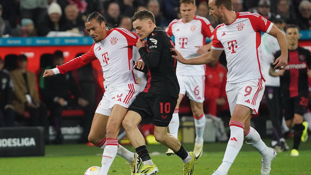Spielt Florian Wirtz (M.) schon bald für statt gegen den FC Bayern? Spielt Florian Wirtz (M.) schon bald für statt gegen den FC Bayern?
