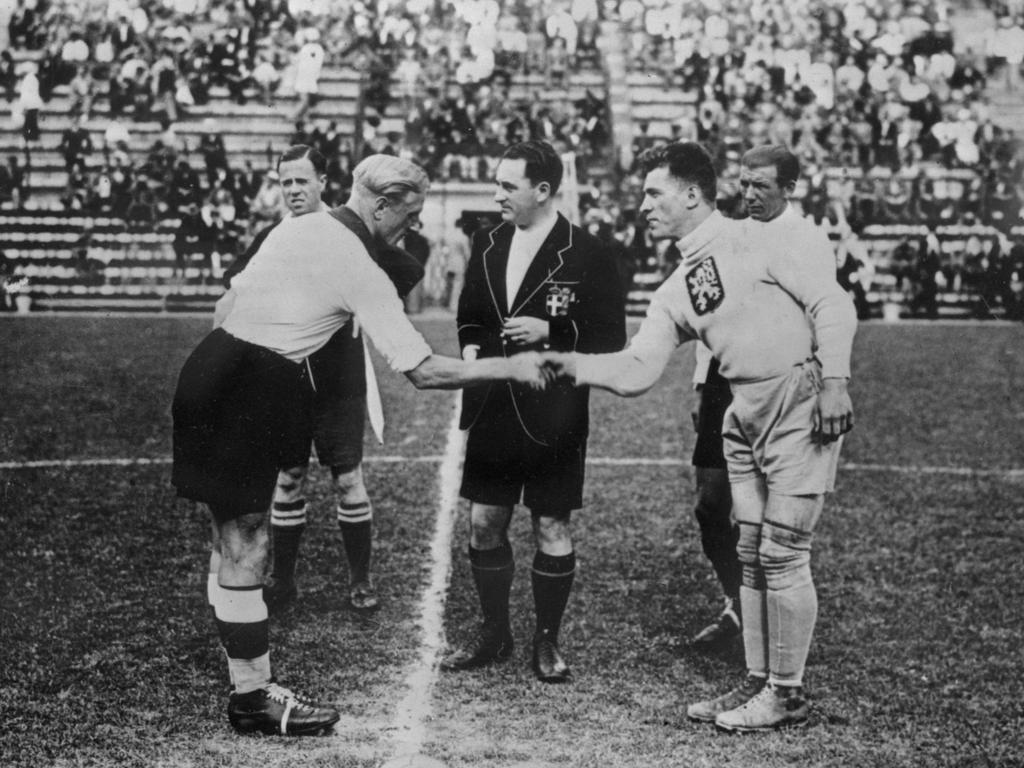 MITTELFELD: Fritz Szepan (l.) MITTELFELD: Fritz Szepan (l.)