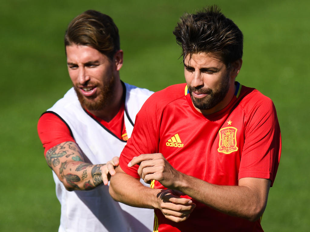 Ramos y Piqué conforman una de las mejoras parejas defensivas del mundo. (Foto: Getty)