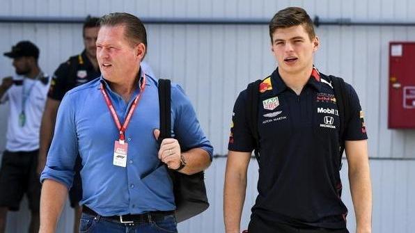 Jos Verstappen (l.) ist davon überzeugt, dass Max schon Weltmeister sein könnte Jos Verstappen (l.) ist davon überzeugt, dass Max schon Weltmeister sein könnte