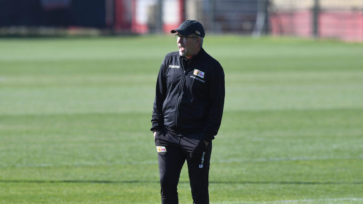 Fischer hadert mit dem Platzverweis seines Teams Fischer hadert mit dem Platzverweis seines Teams
