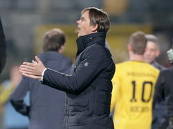 PSV-trainer Phillip Cocu coacht zijn team vanaf de zijlijn tijdens de bekerwedstrijd tegen Roda JC. (20-01-2015)