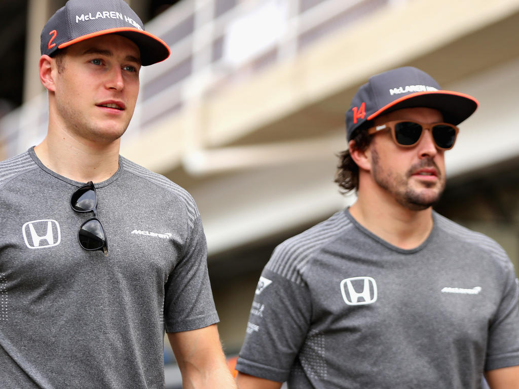 Fernando Alonso (r.) spricht über die zurückliegende Saison Fernando Alonso (r.) spricht über die zurückliegende Saison