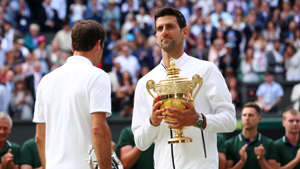 Novak Djokovic feiert seinen Sieg im Finale von Wimbledon Novak Djokovic feiert seinen Sieg im Finale von Wimbledon
