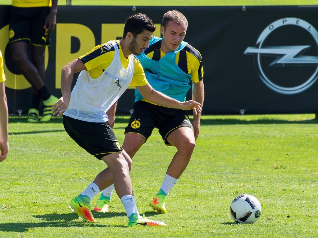 Nuri Şahin (l.) kritisiert die hohe Erwartungshaltung an Teamkollege Mario Götze Nuri Şahin (l.) kritisiert die hohe Erwartungshaltung an Teamkollege Mario Götze
