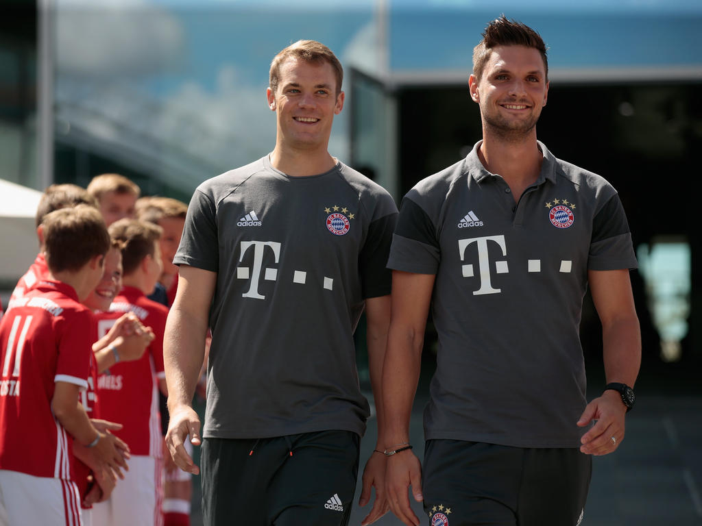 Sven Ulreich (re.) glaubt an eine erfolgreiche WM seines Bayern-Kollegen Manuel Neuer