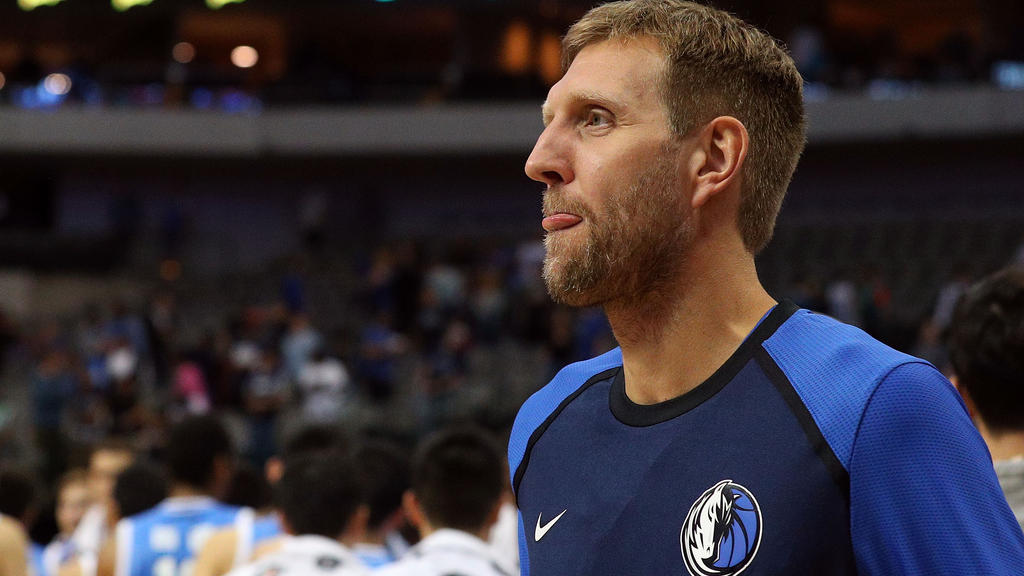 Steht Dirk Nowitzki schon in Kürze wieder für die Dallas Mavericks auf dem Parkett? Steht Dirk Nowitzki schon in Kürze wieder für die Dallas Mavericks auf dem Parkett?