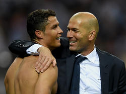 Cristiano Ronaldo se abraza con Zidane tras ganar la última 'Champions'. (Foto: Getty)