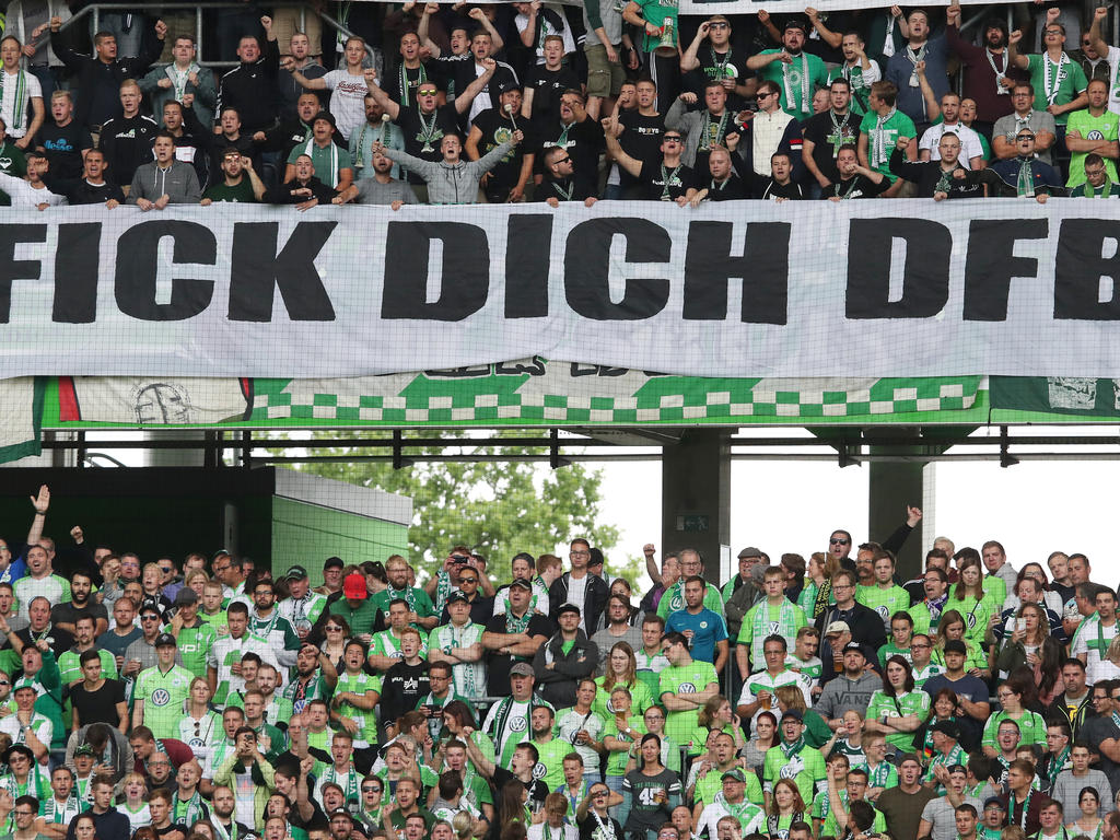 Wolfsburg-Fans zeigten vor der Partie gegen Dortmund ein Banner