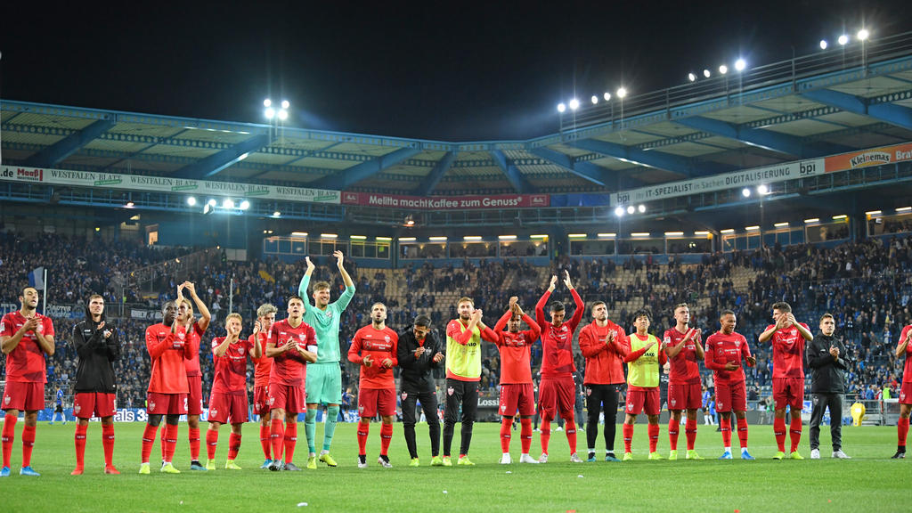 Die Profis des VfB Stuttgart durften sich nach dem Sieg in Bielefeld feiern lassen