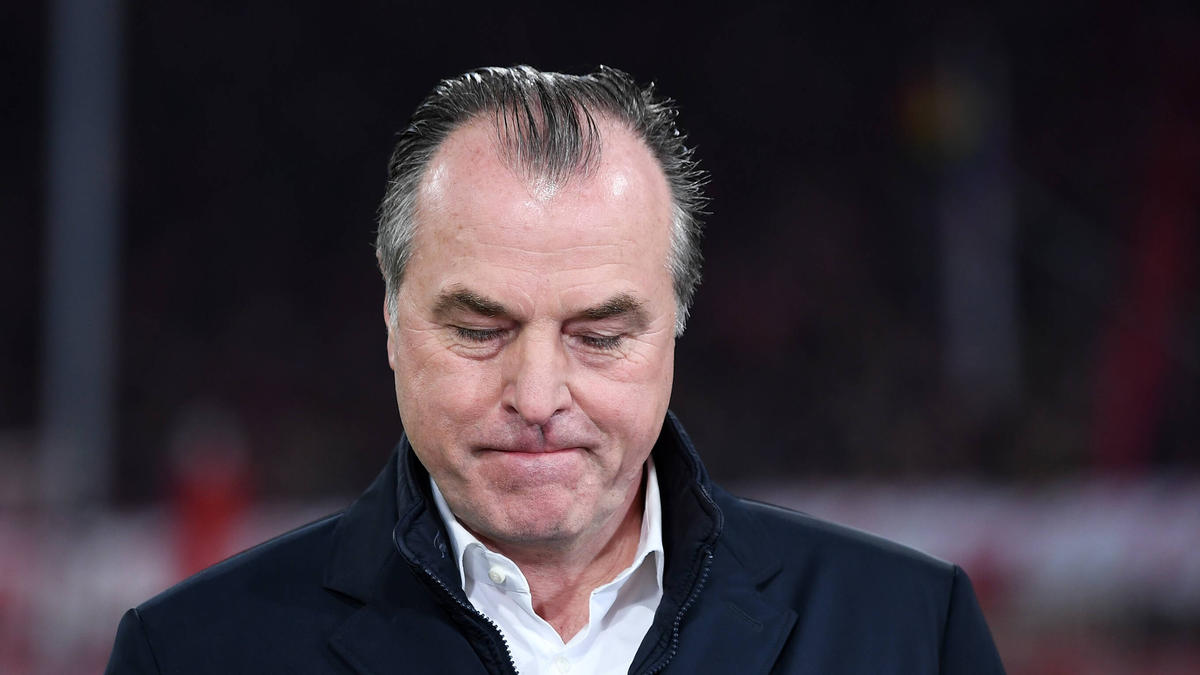 Nimmt den Rassismus-Fall aus dem DFB-Pokal ernst: Clemens Tönnies von Schalke 04 Nimmt den Rassismus-Fall aus dem DFB-Pokal ernst: Clemens Tönnies von Schalke 04