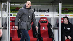 Augsburgs Trainer Heiko Herrlich befürwortet die Idee eines zweiwöchigen Corona-Trainingslagers für alle Vereine