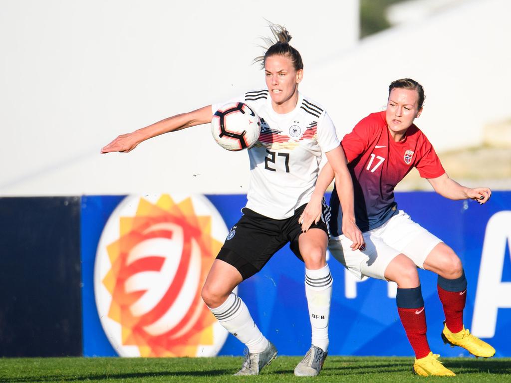 Spielt künftig für Leicester City: Lena Petermann (l) Spielt künftig für Leicester City: Lena Petermann (l)