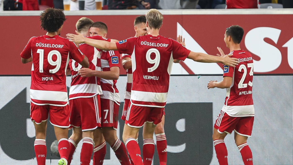 Fortuna Düsseldorf jubelt über den 3:1-Sieg Fortuna Düsseldorf jubelt über den 3:1-Sieg