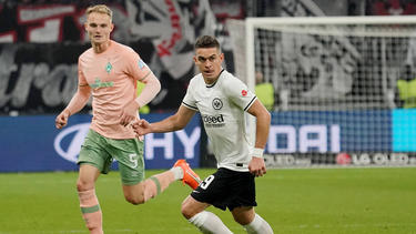 Rafael Borré (re.) stürmt 2023/24 für Werder Bremen - oder sogar noch länger?