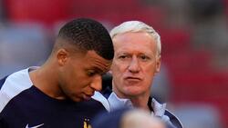 Frankreichs Coach Didier Deschamps vertraut auf eine Rückkehr von Mbappé als Kapitän (Archivbild)