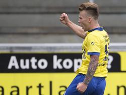Albert Rusnák is erg blij met het openingsdoelpunt dat hij in de noordelijke derby tegen FC Groningen maakt. (14-09-2014)