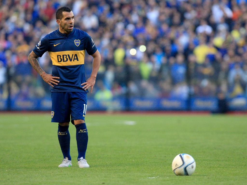 Carlos Tévez  bota una falta ante Quilmes en la última fecha (Foto: Getty)