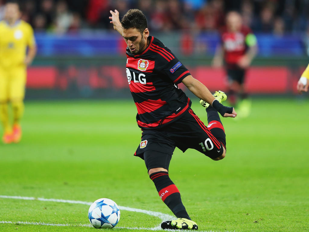 Hakan Çalhanoğlu wehrt sich gegen ein Knöllchen Hakan Çalhanoğlu wehrt sich gegen ein Knöllchen