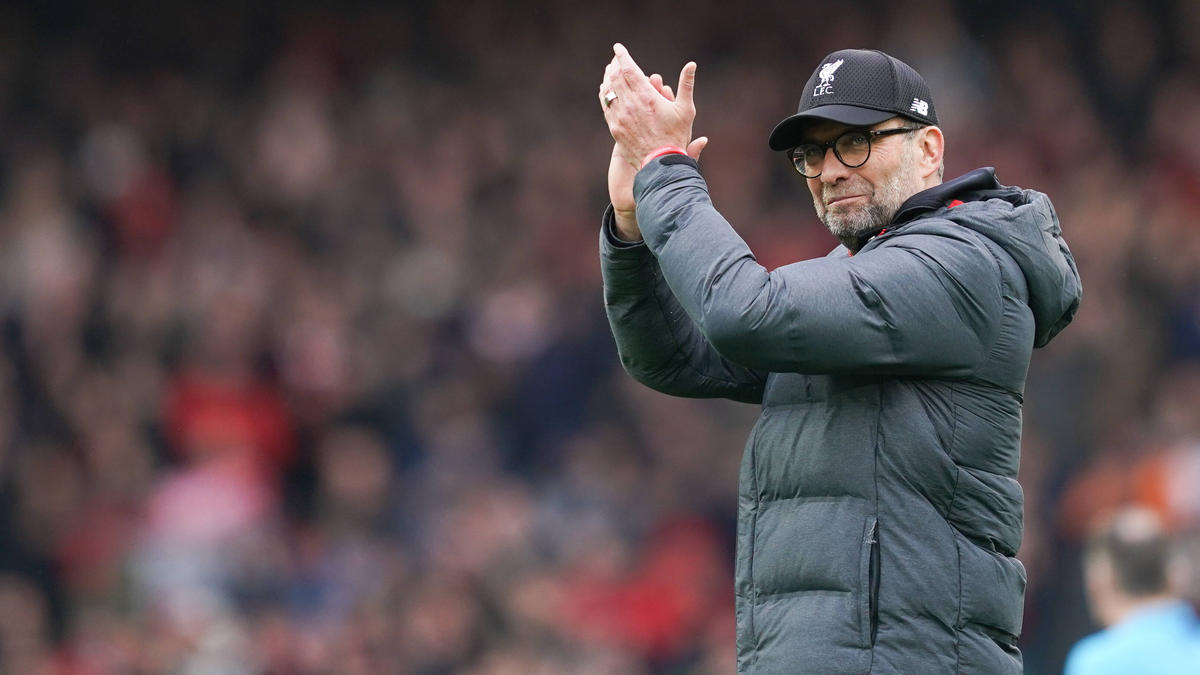 Jürgen Klopp und Co. erhalten den Meisterpokal im eigenen Stadion Jürgen Klopp und Co. erhalten den Meisterpokal im eigenen Stadion