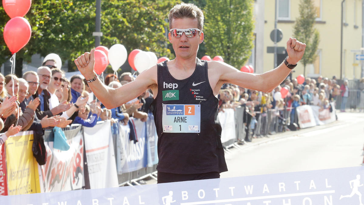 Arne Gabius will beim London-Marathon die Olympia-Norm knacken (Archivbild) Arne Gabius will beim London-Marathon die Olympia-Norm knacken (Archivbild)