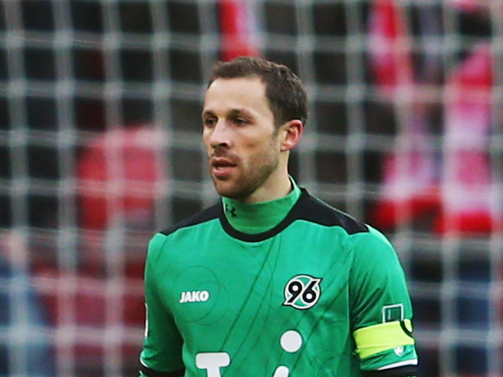 Kniebeschwerden verhindern das Comeback von Steven Cherundolo Kniebeschwerden verhindern das Comeback von Steven Cherundolo