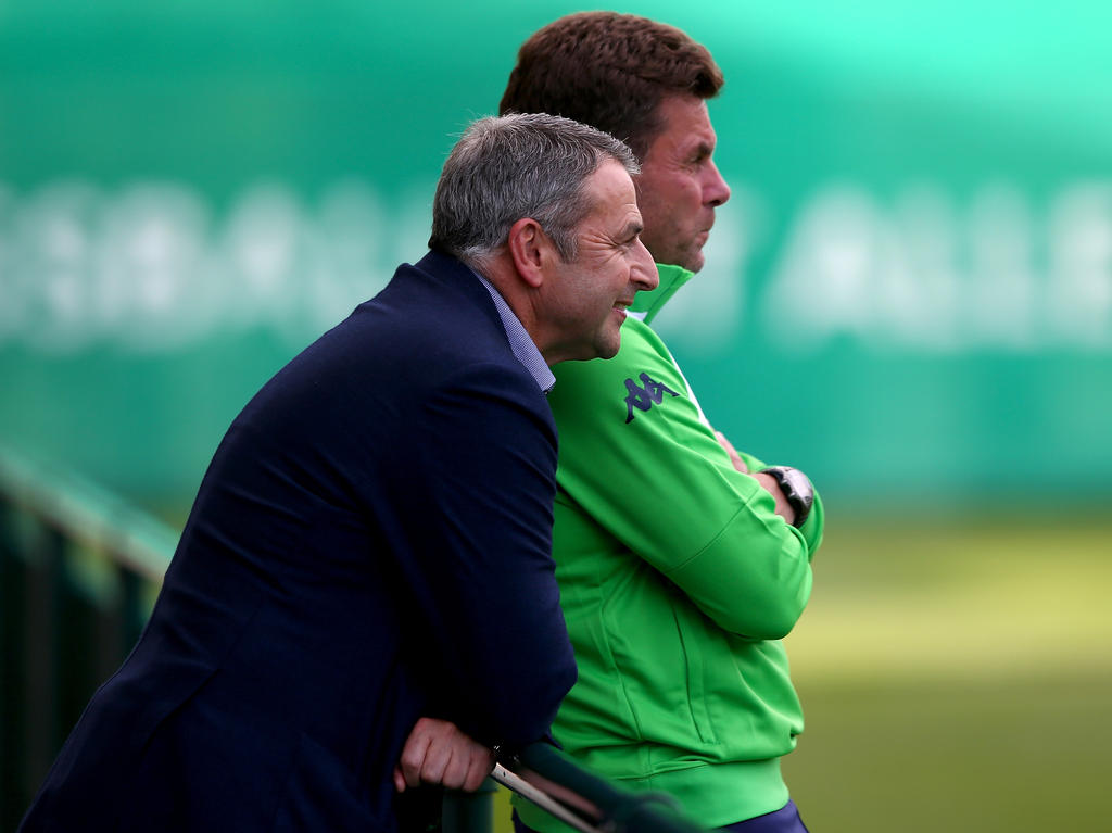 VfL-Sportdirektor Klaus Allofs stärkt Trainer Dieter Hecking den Rücken VfL-Sportdirektor Klaus Allofs stärkt Trainer Dieter Hecking den Rücken