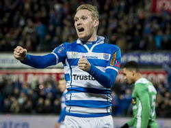 Stef Nijland kan zijn vuisten ballen nadat hij PEC Zwolle tegen FC Dordrecht op voorsprong heeft gezet. (04-02-2015)