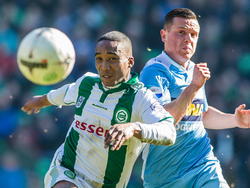 Lorenzo Burnet (l.) van FC Groningen strijdt met FC Dordrecht-speler Giovanni Korte om de bal. (08-03-2015)