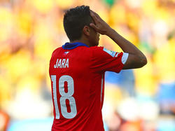 El defensa chileno Gonzalo Jara fue sancionado este domingo con tres partidos. (Foto: Getty)