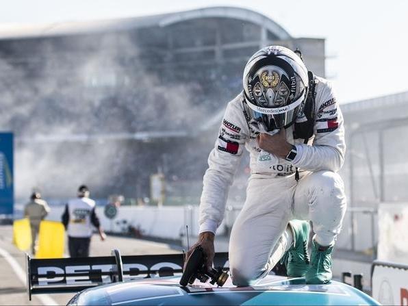 Mercedes-Fahrer Gary Paffett wurde im Ziel von den Emotionen übermannt