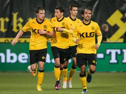 Mitchel Paulissen, Christian Kum, Tom Van Hyfte en Ard van Peppen (v.l.n.r.) lopen terug naar de eigen helft na de treffer van Paulissen. (22-10-2016)