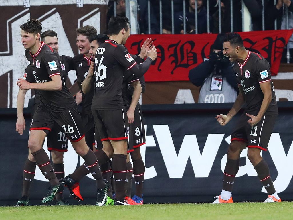 Der FC St. Pauli feierte gegen den KSC einen wichtigen Sieg im Abstiegskampf