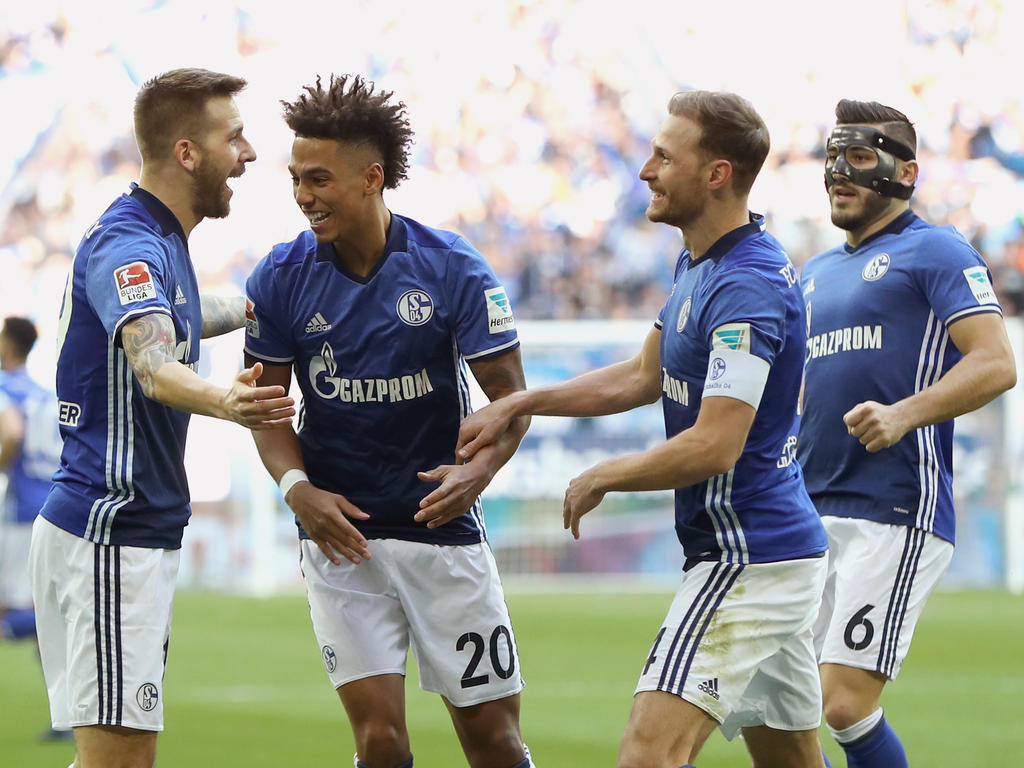 Schalkes Thilo Kehrer (2.v.l.) ist erst 20 Jahre alt