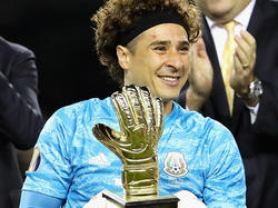 Ochoa ganó el 'Guante de Oro' al mejor portero de la Copa de Oro.