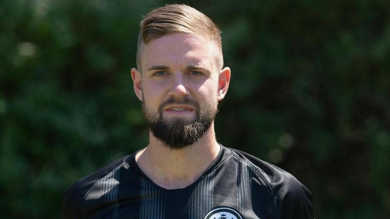 Marc Stendera verlässt Eintracht Frankfurt und wechselt zu Hannover 96 Marc Stendera verlässt Eintracht Frankfurt und wechselt zu Hannover 96