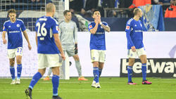 Danny Latza (2.v.r.) ging mit dem FC Schalke 04 gegen RB Leipzig bitterböse unter