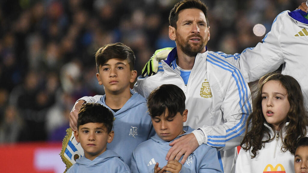 Emotionaler-Messi-trifft-f-r-Argentinien