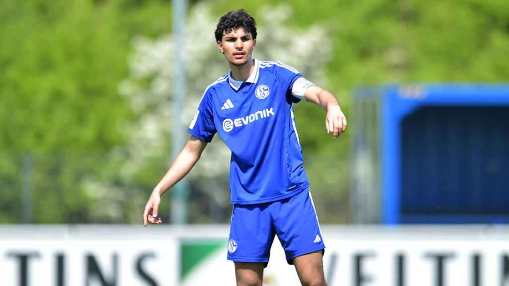 Mertcan Ayhan könnte den FC Schalke 04 verlassen Mertcan Ayhan könnte den FC Schalke 04 verlassen
