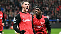 Jeremie Frimpong (r.) und Florian Wirtz wechseln gemeinsam zum FC Liverpool