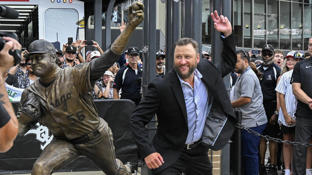 White-Sox-pr-sentieren-Statue-f-r-Ex-Pitcher