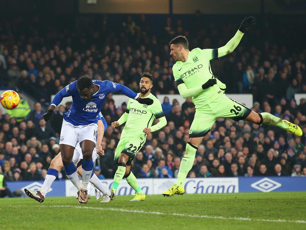 Romelu Lukaku (l.) köpfte Everton zum Sieg