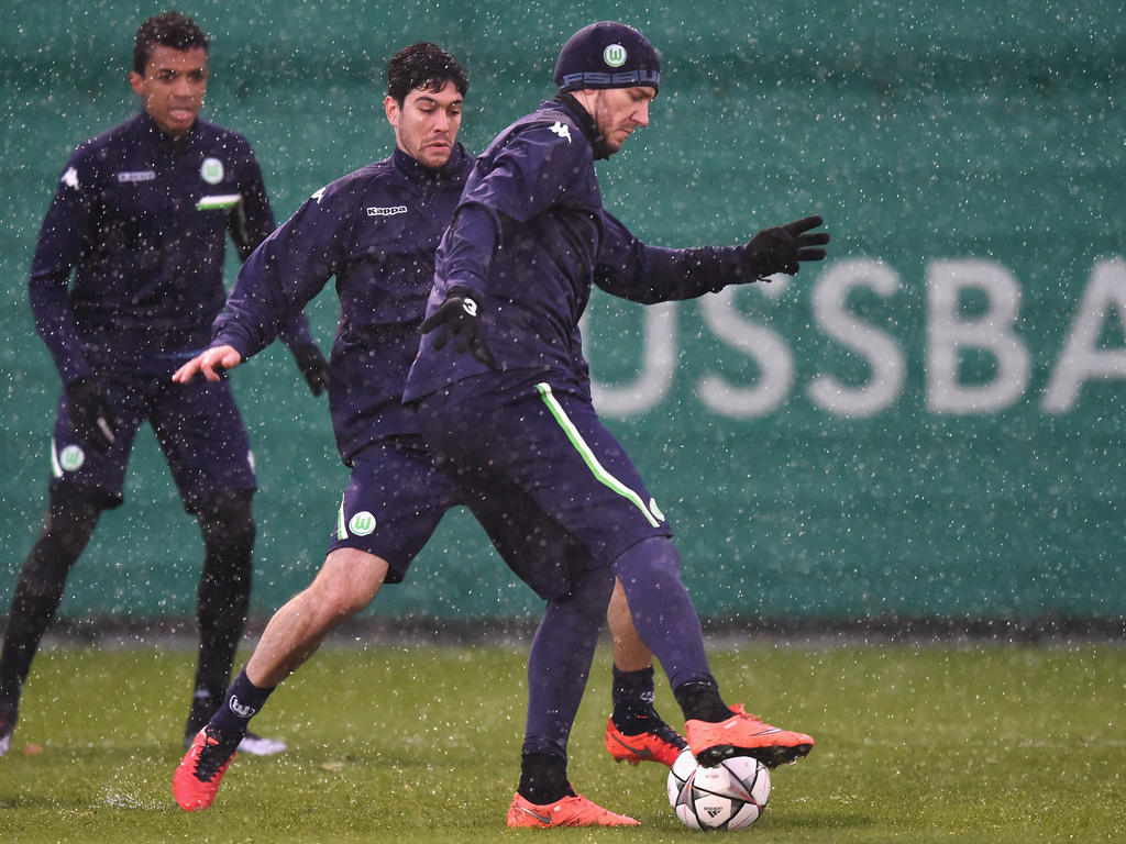 Ein Bild ohne Zukunftschancen: Nicklas Bendtner (vorne) im VfL-Training Ein Bild ohne Zukunftschancen: Nicklas Bendtner (vorne) im VfL-Training