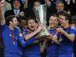 2013 wurde Cesar Azpilicueta (r.) mit dem FC Chelsea Europa-League-Sieger