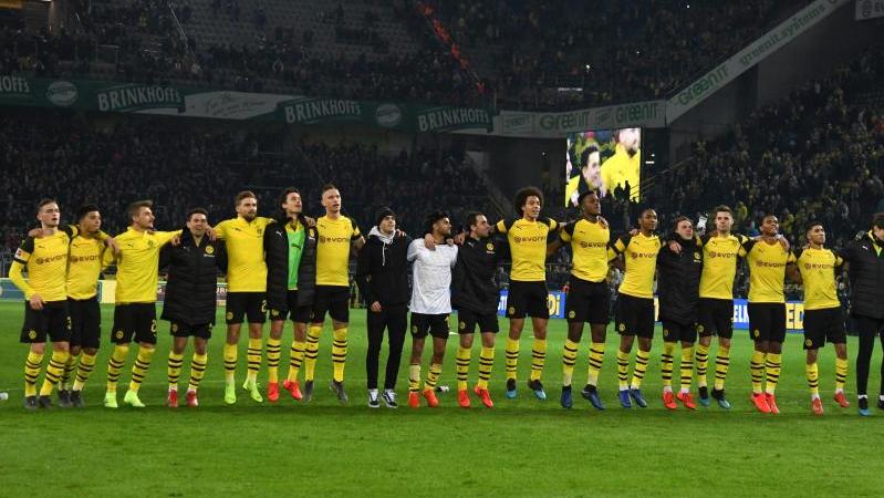 Nach dem Heimsieg gegen Leverkusen konnten die Dortmunder mit den Fans feiern