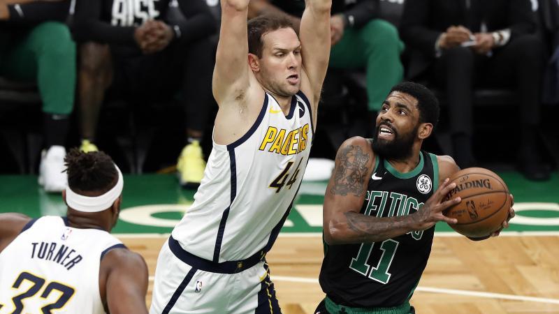 Kyrie Irving (r.) erzielte bei dem wichtigen Heimsieg 20 Punkte Kyrie Irving (r.) erzielte bei dem wichtigen Heimsieg 20 Punkte