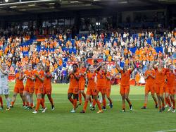 Las jugadoras holandesas celebran con su público el pase. (Foto: Imago)