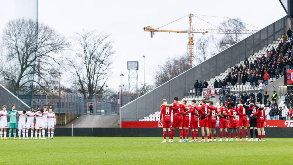 Bei der Schweigeminute in Essen gab es einen rassistischen Zwischenruf Bei der Schweigeminute in Essen gab es einen rassistischen Zwischenruf
